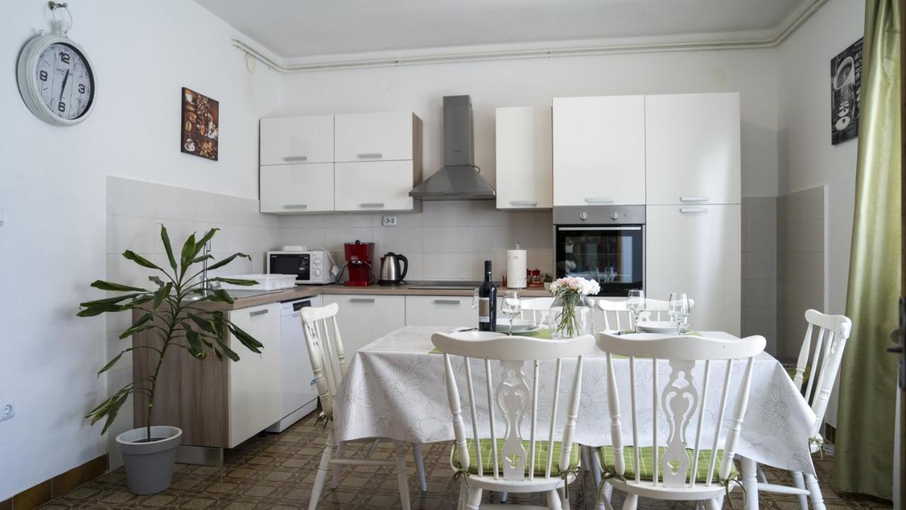 Apartments Bazina Kastela Exterior photo